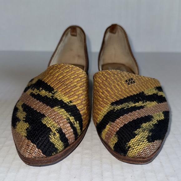 Uxibal Handmade Woven Tribal Print Leather Open Side Flats - Picture 6 of 8